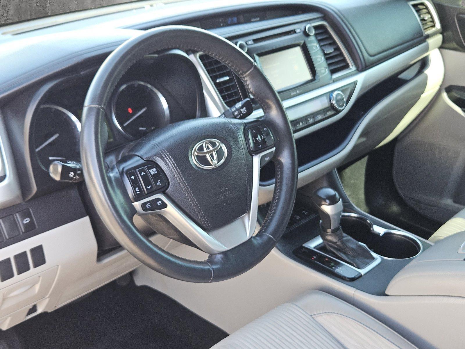 2015 Toyota Highlander Vehicle Photo in PEORIA, AZ 85382-3715