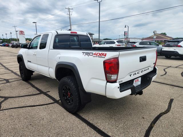 2017 Toyota Tacoma Vehicle Photo in MONROE, WI 53566-1050