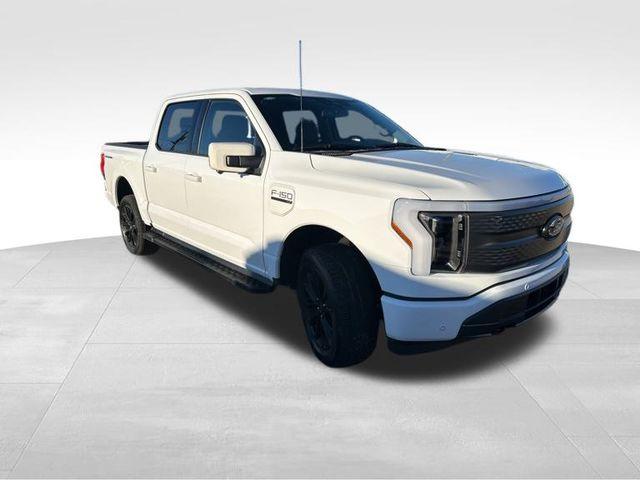 2023 Ford F-150 Lightning Vehicle Photo in MEDINA, OH 44256-9631