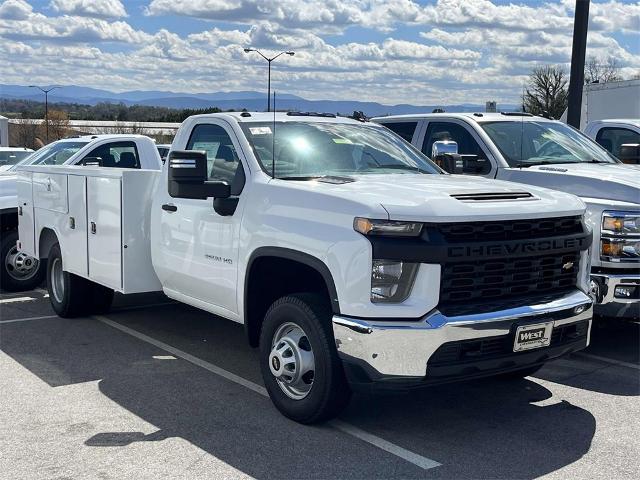 2023 Chevrolet Silverado 3500 HD Chassis Cab Vehicle Photo in ALCOA, TN 37701-3235