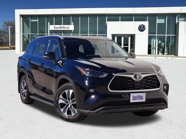 2022 Toyota Highlander Vehicle Photo in WEATHERFORD, TX 76087