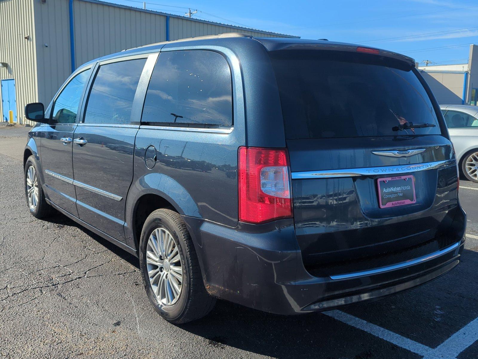 2014 Chrysler Town & Country Vehicle Photo in Memphis, TN 38128