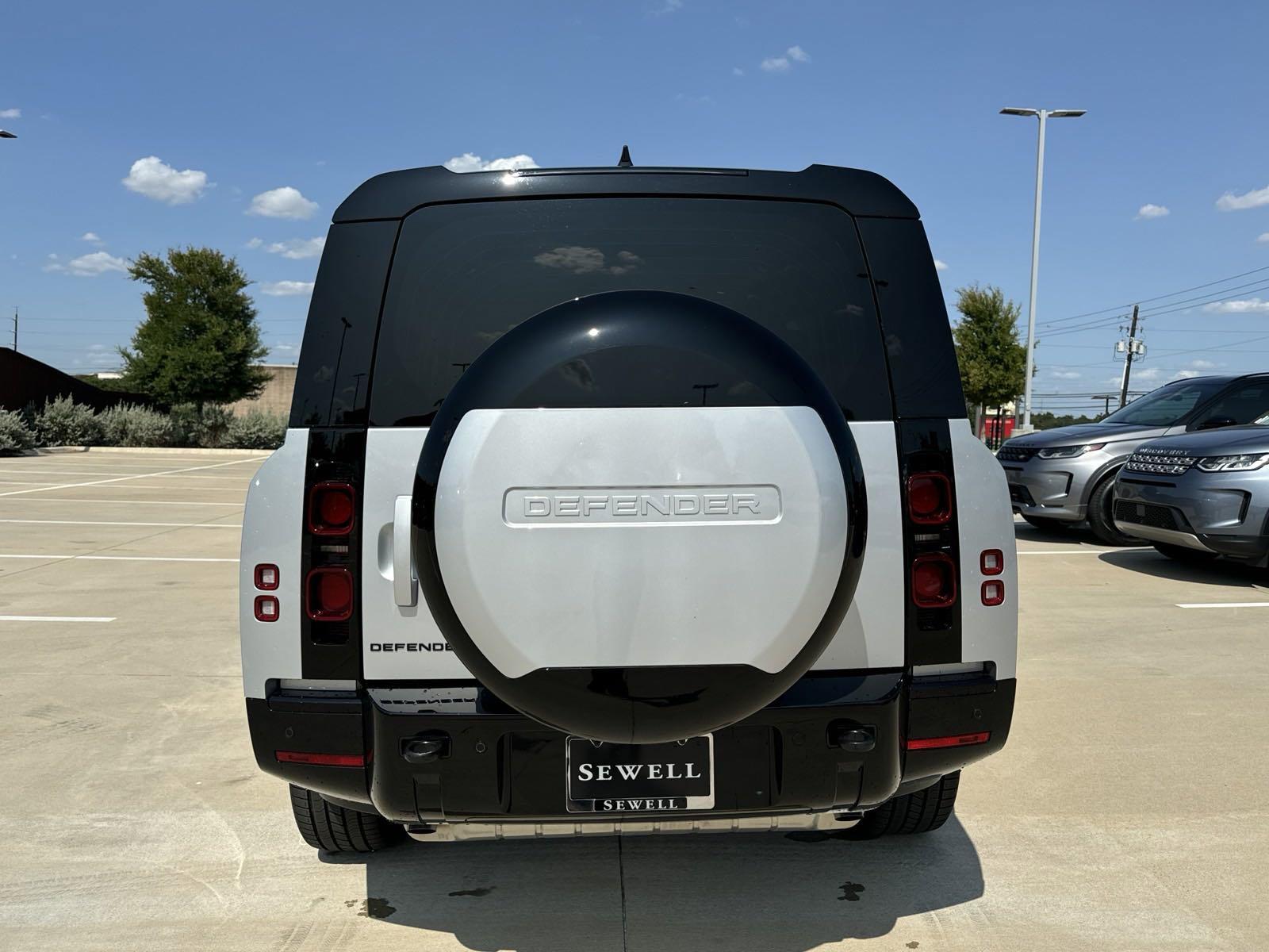 2024 Defender Vehicle Photo in AUSTIN, TX 78717