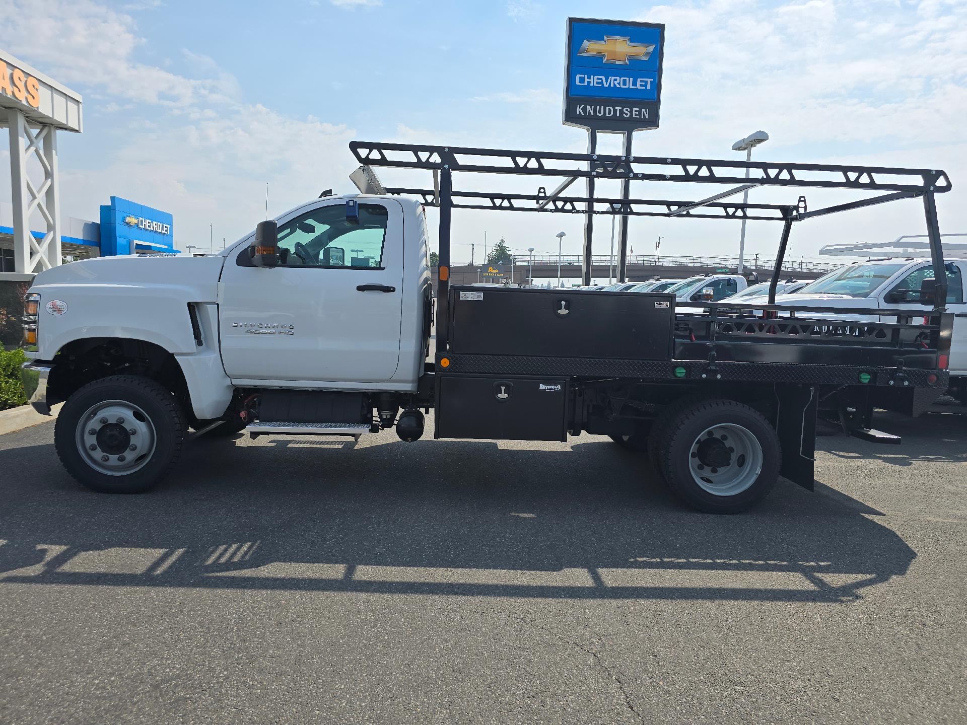 2023 Chevrolet Silverado Chassis Cab Vehicle Photo in POST FALLS, ID 83854-5365