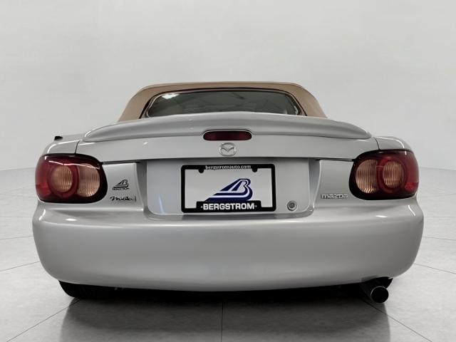 2001 Mazda MX-5 Miata Vehicle Photo in NEENAH, WI 54956-2243