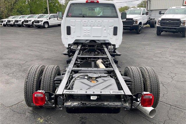 2024 Chevrolet Silverado 5500 HD Vehicle Photo in INDEPENDENCE, MO 64055-1314