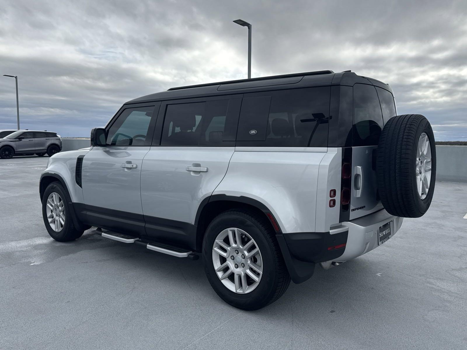 2024 Defender Vehicle Photo in AUSTIN, TX 78717