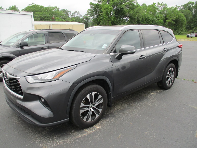 Used 2020 Toyota Highlander XLE with VIN 5TDGZRBH4LS006851 for sale in Deridder, LA