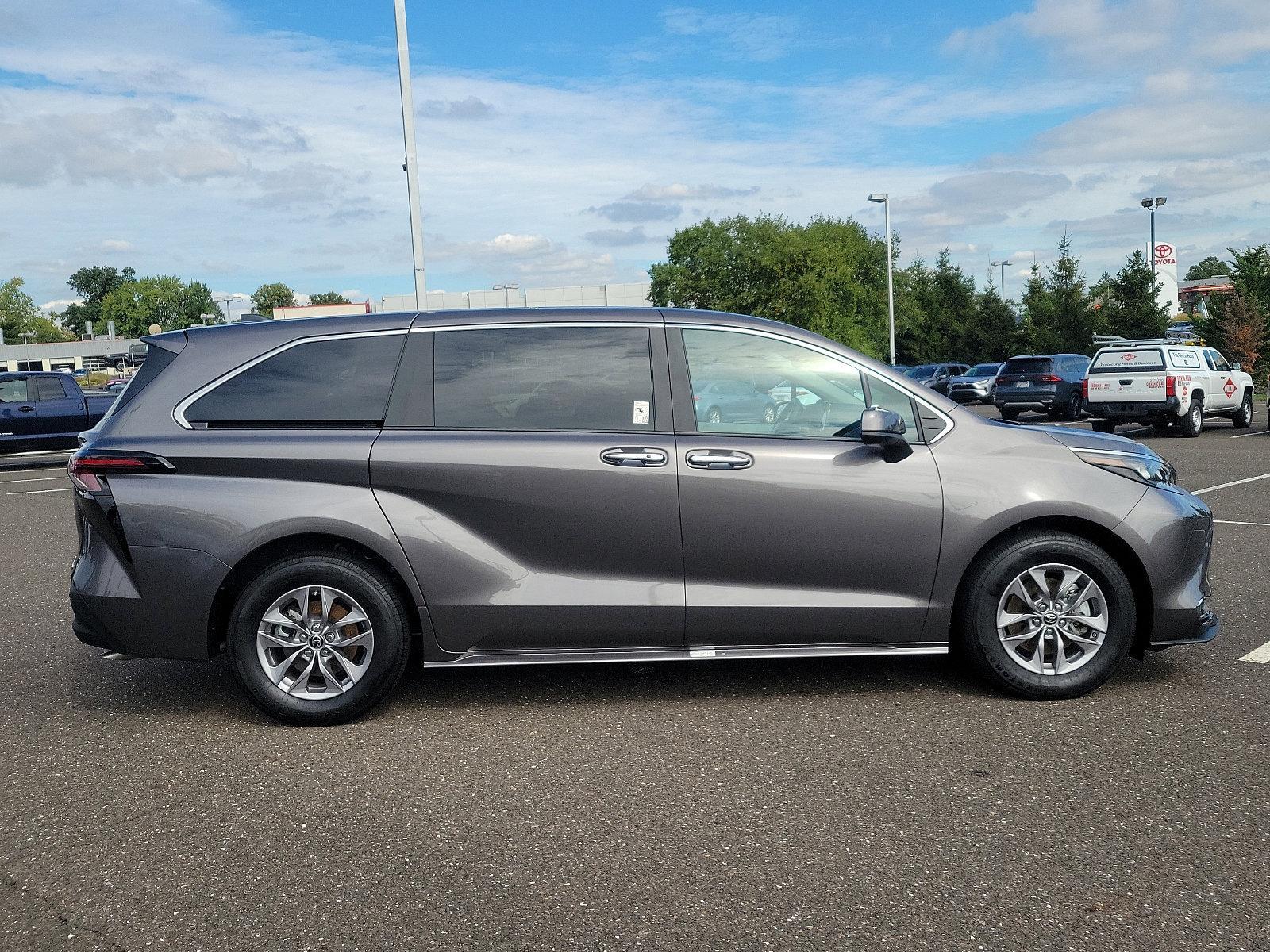 2024 Toyota Sienna Vehicle Photo in Trevose, PA 19053