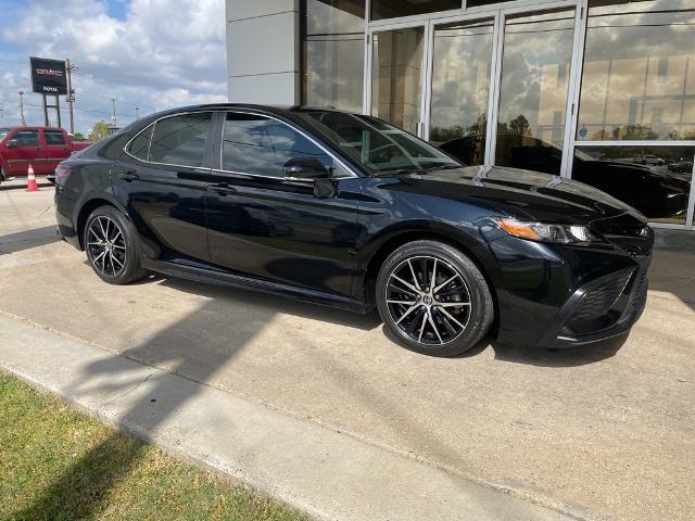 Used 2022 Toyota Camry SE with VIN 4T1G11AK4NU652018 for sale in Baton Rouge, LA