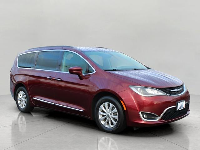 2017 Chrysler Pacifica Vehicle Photo in MADISON, WI 53713-3220