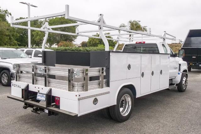 2023 Chevrolet Silverado Chassis Cab Vehicle Photo in VENTURA, CA 93003-8585