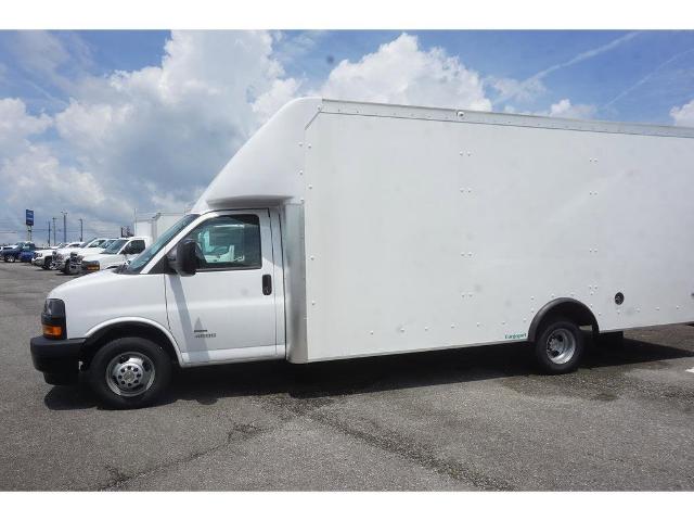 2023 Chevrolet Express Cutaway 4500 Vehicle Photo in ALCOA, TN 37701-3235