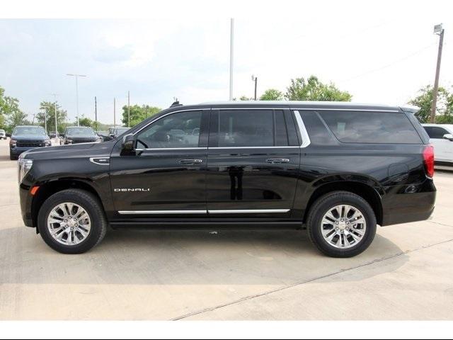 2024 GMC Yukon XL Vehicle Photo in ROSENBERG, TX 77471-5675