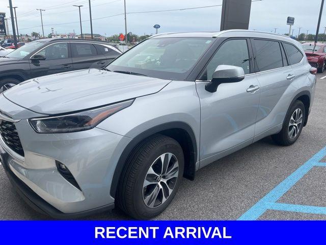 2021 Toyota Highlander Vehicle Photo in Merrillville, IN 46410-5311