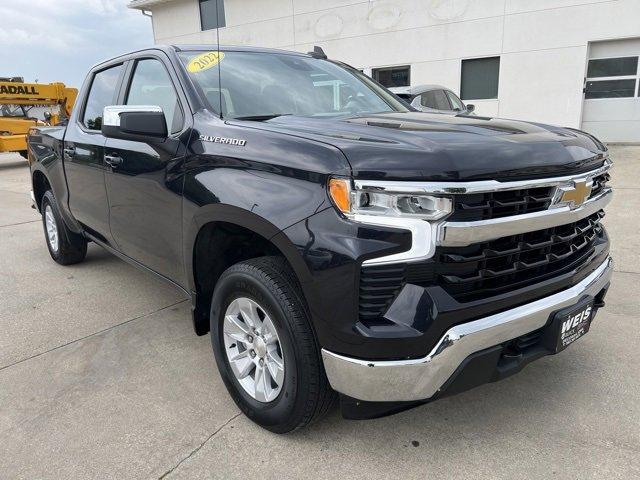 Used 2022 Chevrolet Silverado 1500 LT with VIN 1GCPDDEK7NZ541652 for sale in Decorah, IA