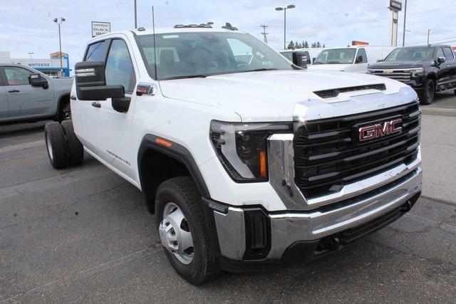 2024 GMC Sierra 3500 HD Chassis Cab Vehicle Photo in SAINT CLAIRSVILLE, OH 43950-8512