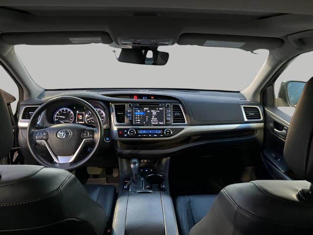 2017 Toyota Highlander Vehicle Photo in Oshkosh, WI 54904