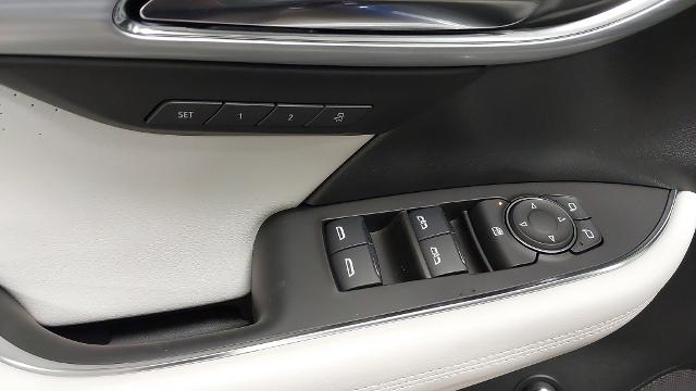 2025 Buick Envision Vehicle Photo in HANNIBAL, MO 63401-5401