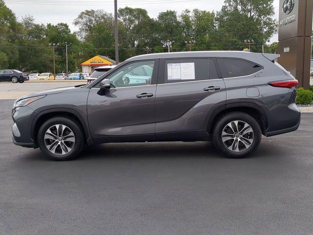 2022 Toyota Highlander Vehicle Photo in Highland, IN 46322-2506