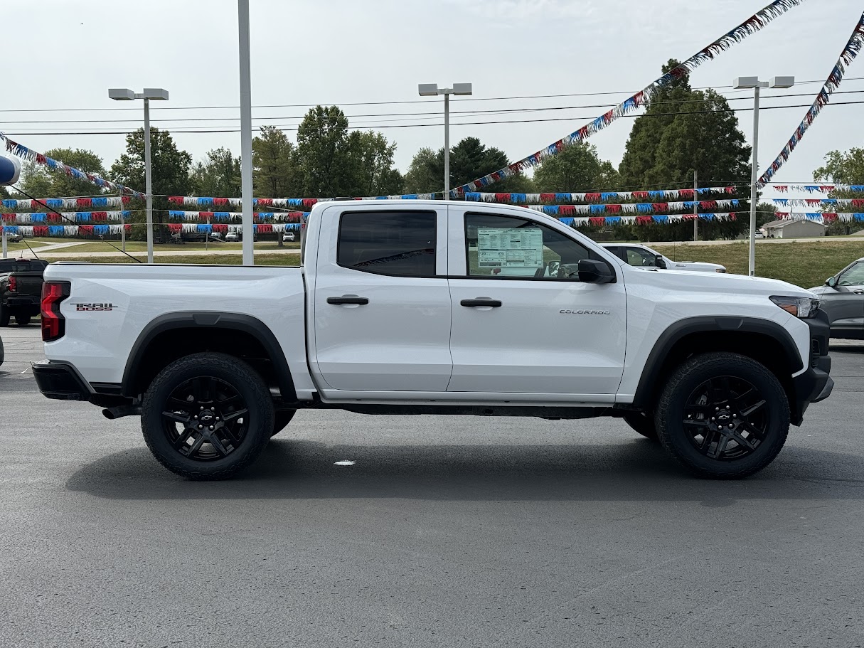 2024 Chevrolet Colorado Vehicle Photo in BOONVILLE, IN 47601-9633