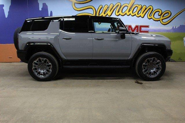 2024 GMC HUMMER EV SUV Vehicle Photo in ST JOHNS, MI 48879-1562