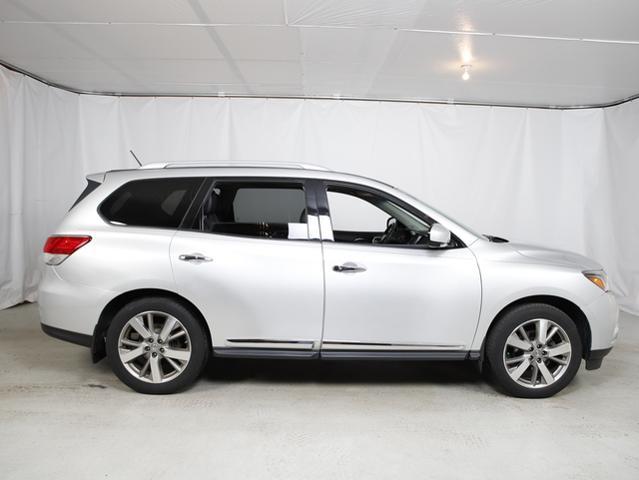 Used 2016 Nissan Pathfinder Platinum with VIN 5N1AR2MM7GC657692 for sale in Mora, Minnesota