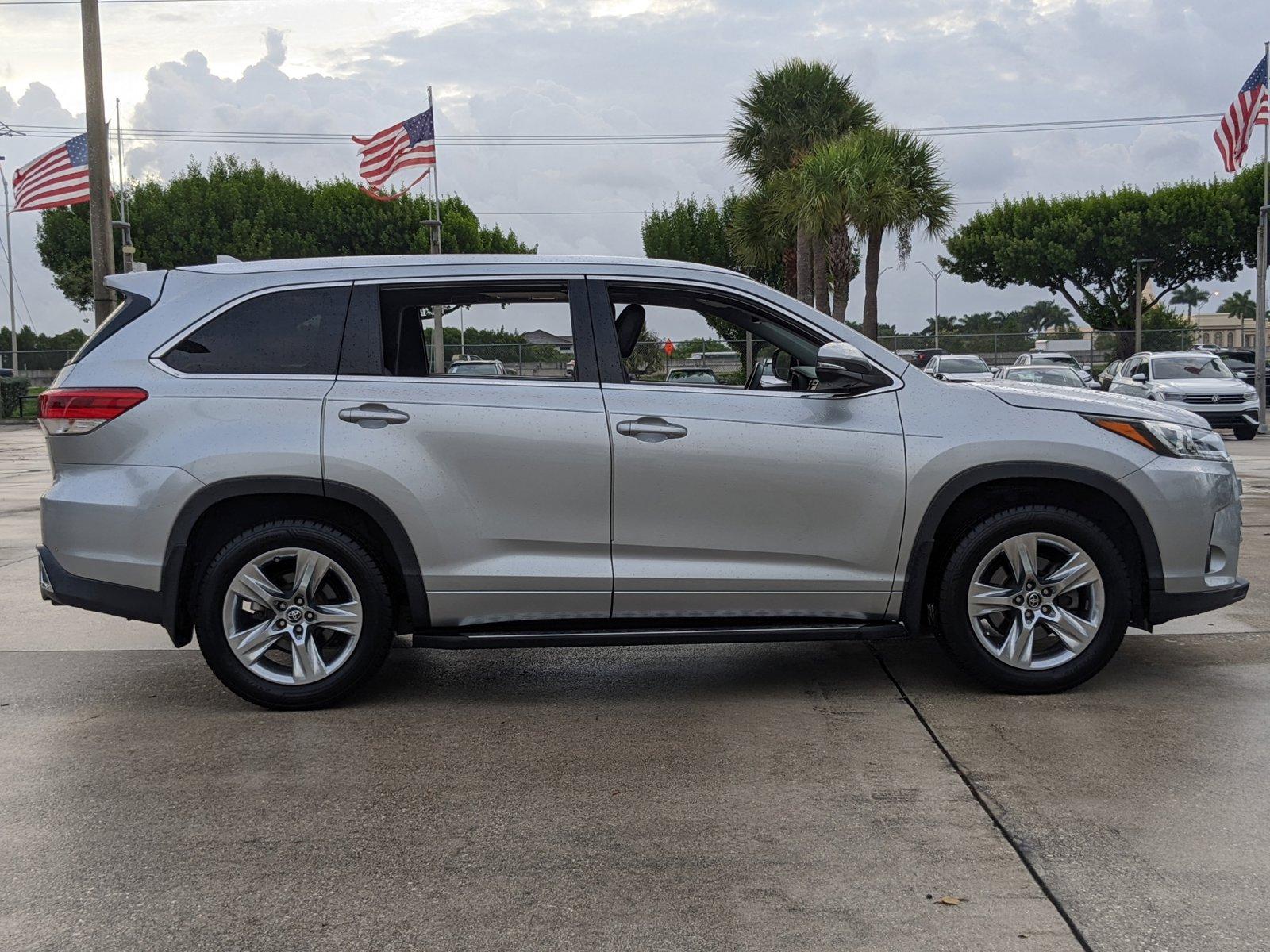 2019 Toyota Highlander Vehicle Photo in Davie, FL 33331