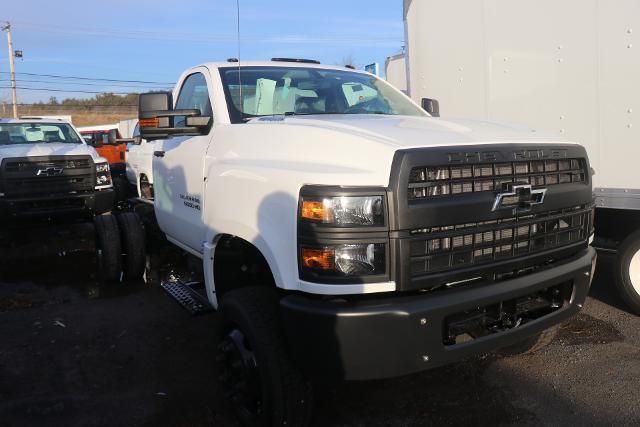 2023 Chevrolet Silverado 6500 HD Vehicle Photo in MONTICELLO, NY 12701-3853