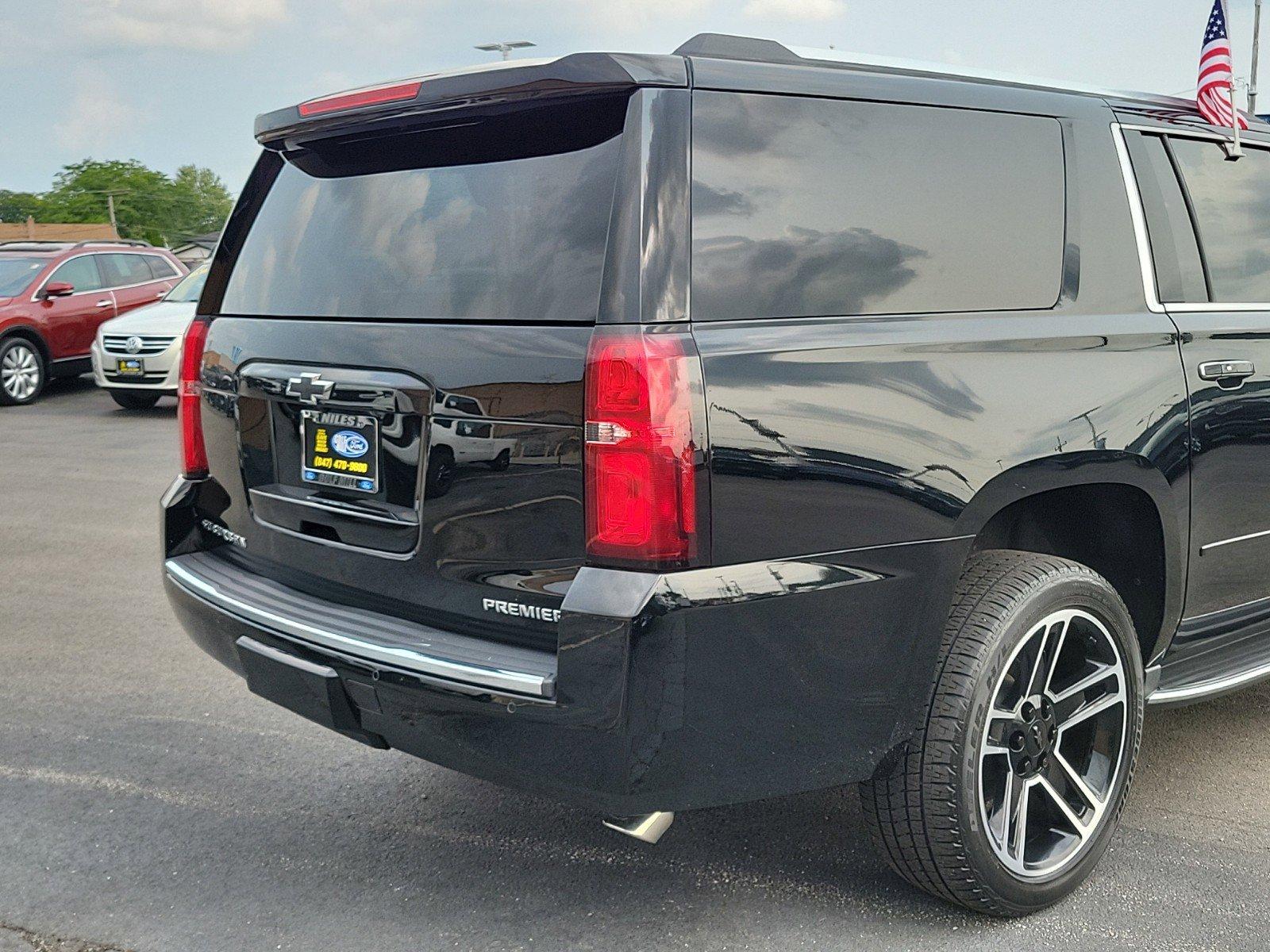 2019 Chevrolet Suburban Vehicle Photo in Saint Charles, IL 60174