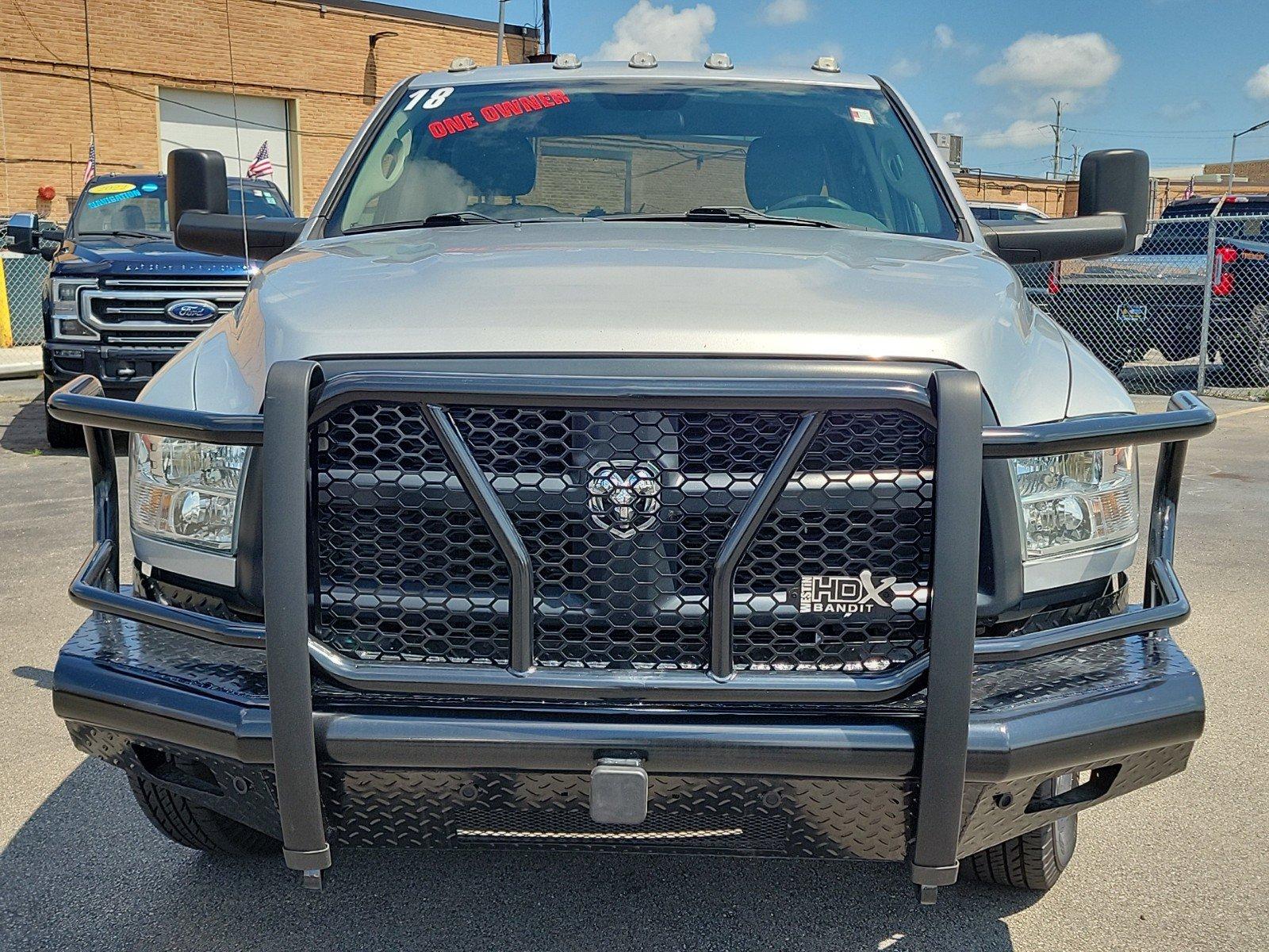 2018 Ram 3500 Chassis Cab Vehicle Photo in Saint Charles, IL 60174