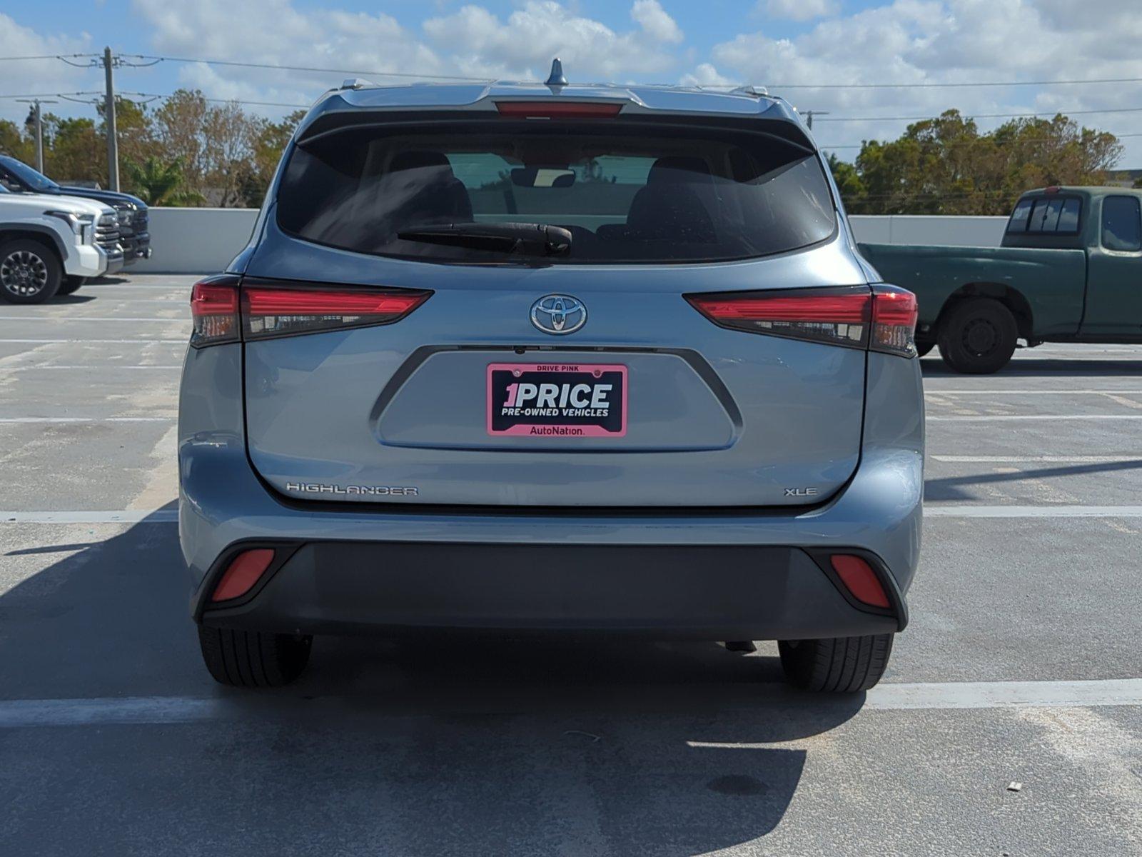 2022 Toyota Highlander Vehicle Photo in Ft. Myers, FL 33907