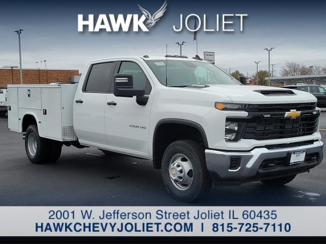 2024 Chevrolet Silverado 3500 HD CC Vehicle Photo in JOLIET, IL 60435-8135