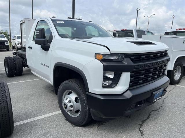 2023 Chevrolet Silverado 3500 HD CC Vehicle Photo in ALCOA, TN 37701-3235