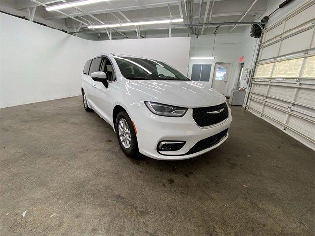 2023 Chrysler Pacifica Vehicle Photo in PORTLAND, OR 97225-3518