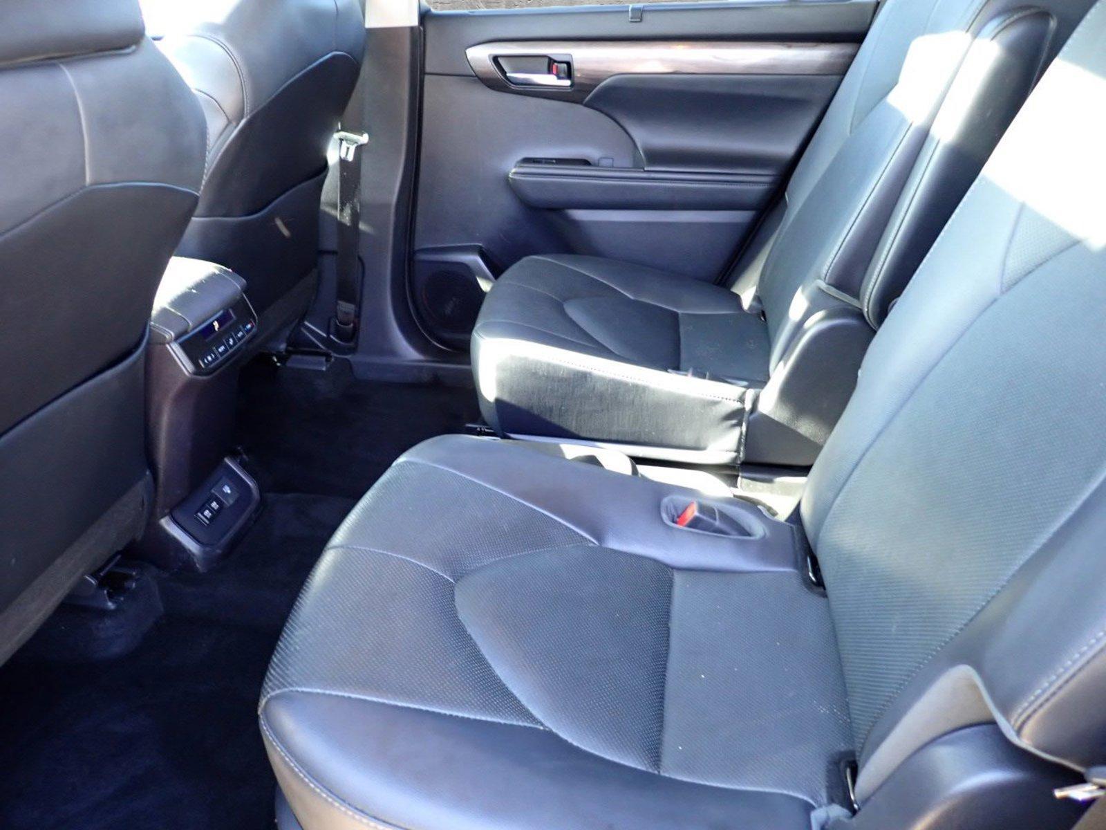 2021 Toyota Highlander Vehicle Photo in DENVER, CO 80221-3610