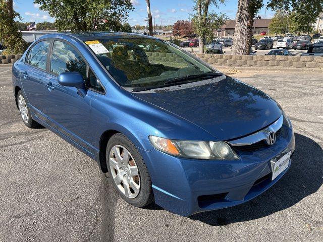 2009 Honda Civic Sedan Vehicle Photo in Cedar Rapids, IA 52402