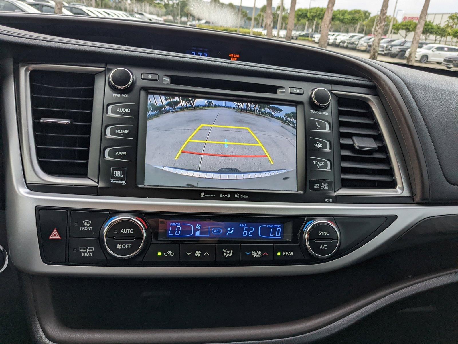 2019 Toyota Highlander Vehicle Photo in Davie, FL 33331