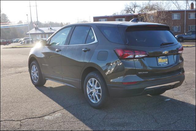 2024 Chevrolet Equinox Vehicle Photo in MAPLEWOOD, MN 55119-4794