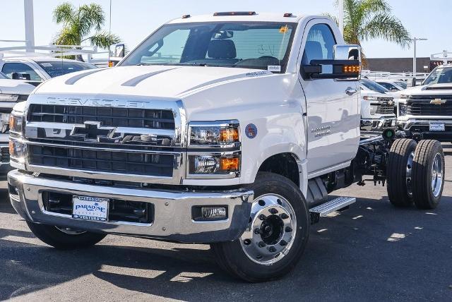 2023 Chevrolet Silverado Chassis Cab Vehicle Photo in VENTURA, CA 93003-8585