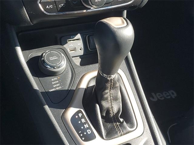 2015 Jeep Cherokee Vehicle Photo in GRAND BLANC, MI 48439-8139