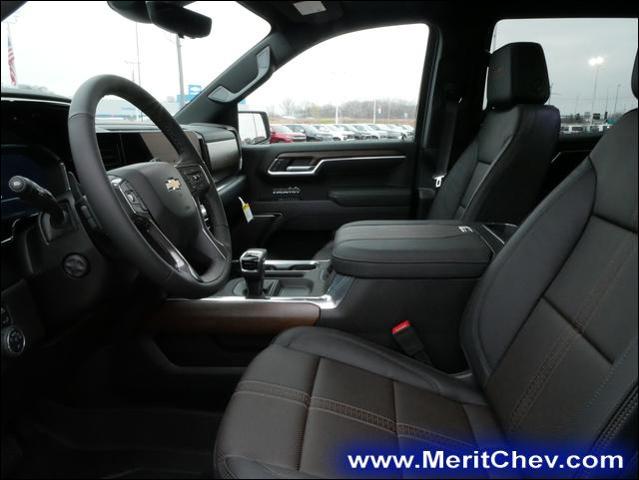 2025 Chevrolet Silverado 1500 Vehicle Photo in MAPLEWOOD, MN 55119-4794