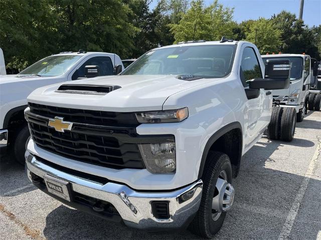 2024 Chevrolet Silverado 3500 HD CC Vehicle Photo in ALCOA, TN 37701-3235