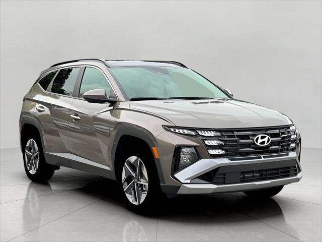 2025 Hyundai TUCSON Hybrid Vehicle Photo in Green Bay, WI 54304