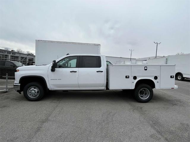 2024 Chevrolet Silverado 3500 HD CC Vehicle Photo in ALCOA, TN 37701-3235