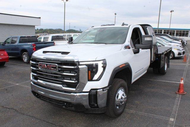 2024 GMC Sierra 3500 HD Chassis Cab Vehicle Photo in SAINT CLAIRSVILLE, OH 43950-8512