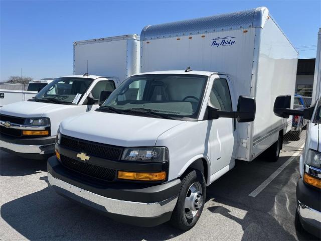 2023 Chevrolet Express Cutaway 3500 Vehicle Photo in ALCOA, TN 37701-3235