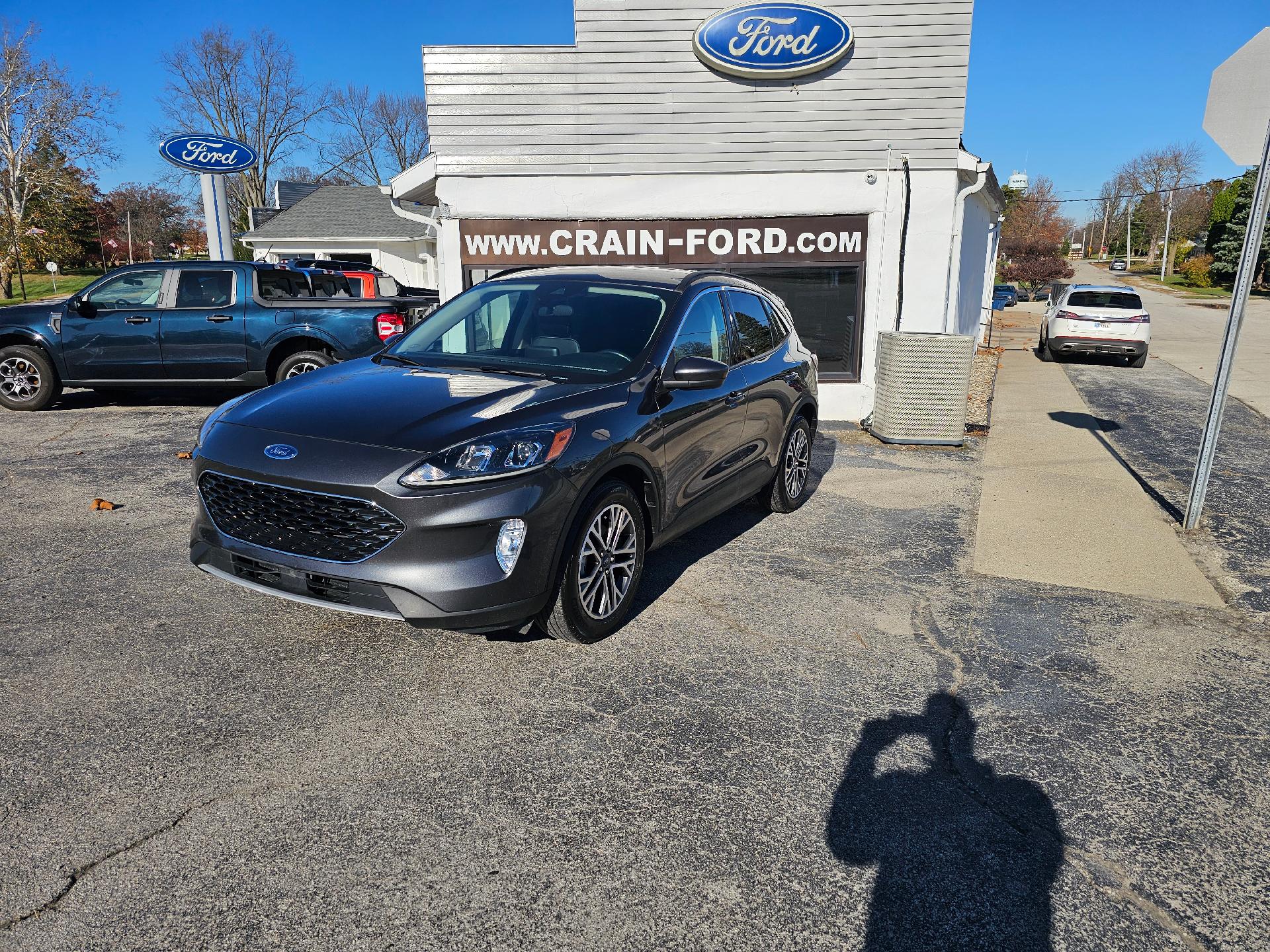 Used 2020 Ford Escape SEL with VIN 1FMCU0H63LUA28572 for sale in Warren, IN