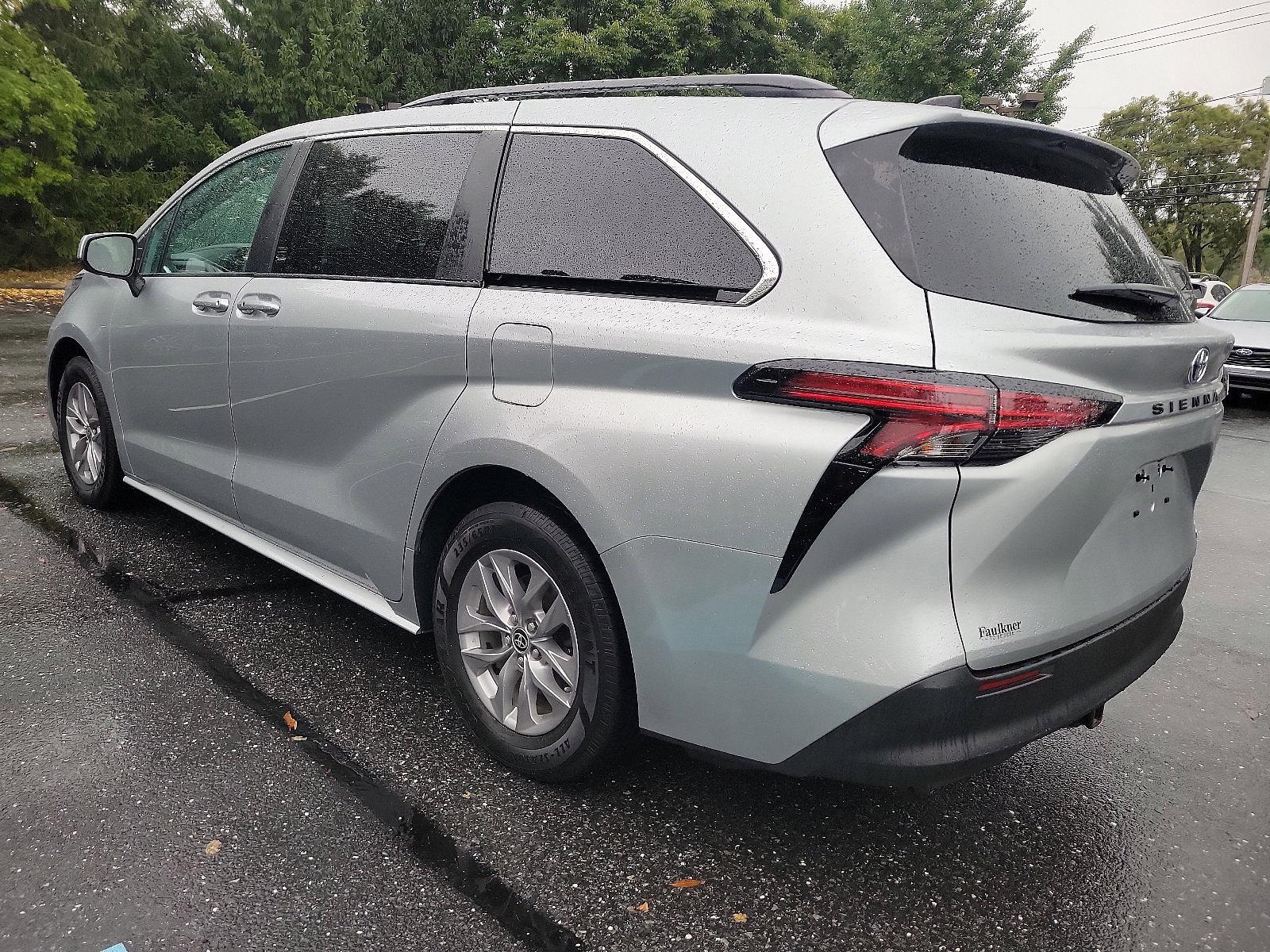 2022 Toyota Sienna Vehicle Photo in BETHLEHEM, PA 18017-9401