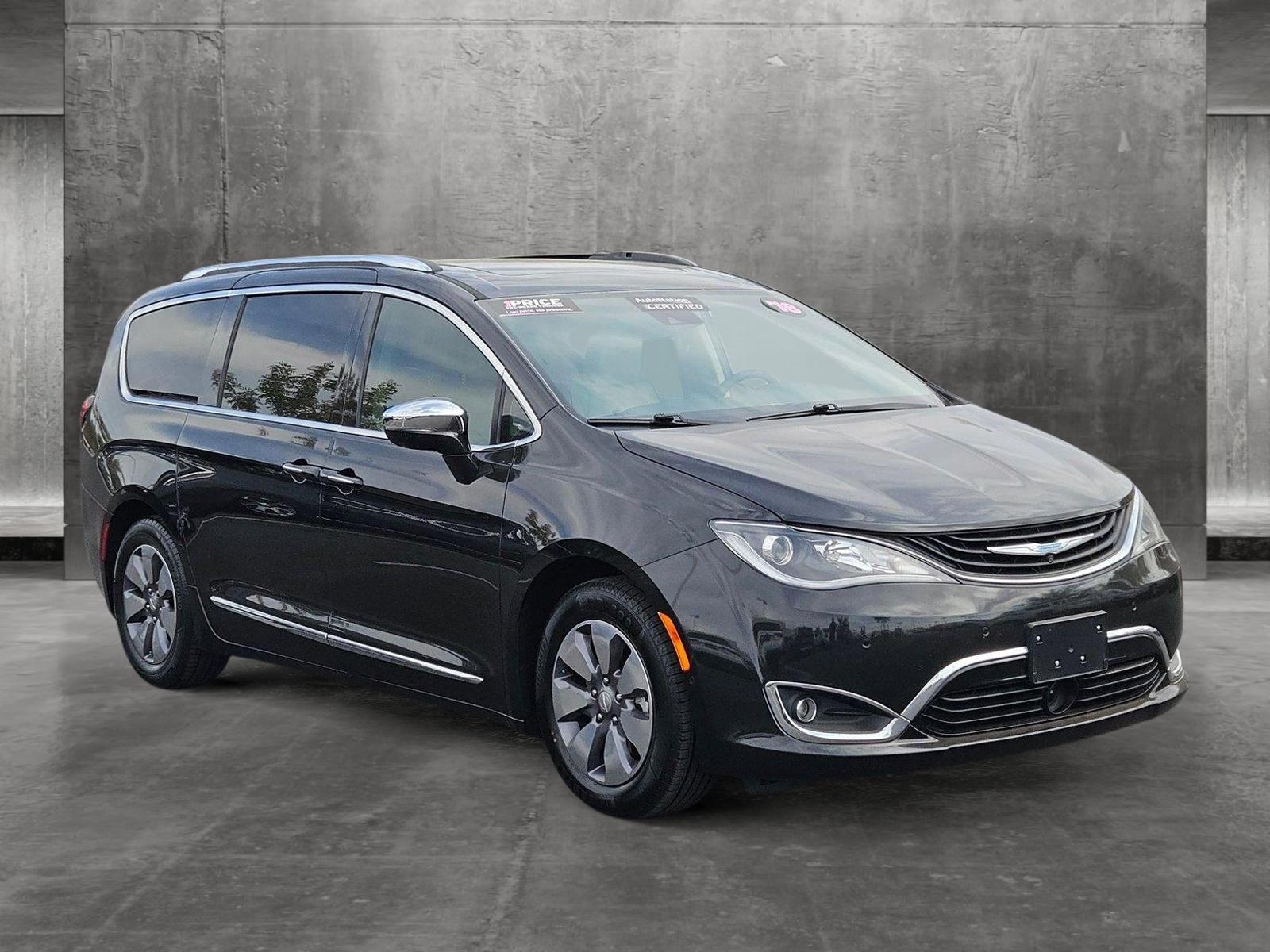 2018 Chrysler Pacifica Vehicle Photo in GILBERT, AZ 85297-0446